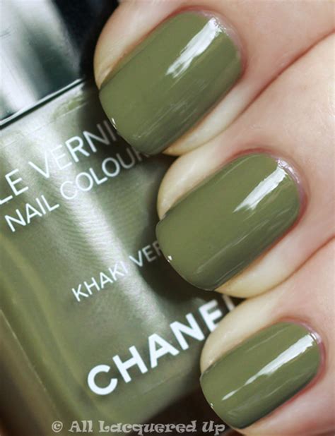 chanel khaki vert nail polish